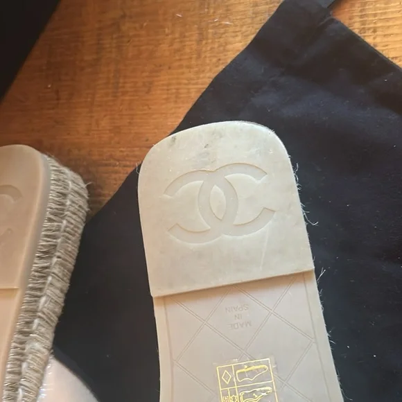 Chanel Black and Beige Mules with CC Design Sz 7 New w defects-store display - Picture 8 of 16